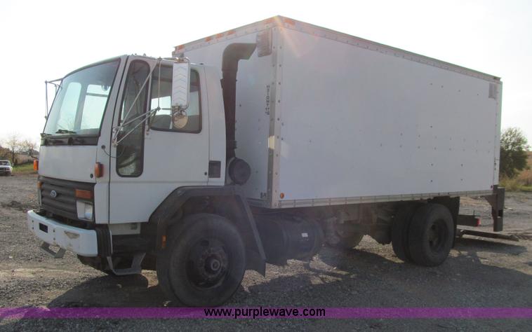 image for item E4997 1993 Ford CF8000 box truck