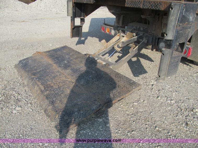 image for item E4997 1993 Ford CF8000 box truck