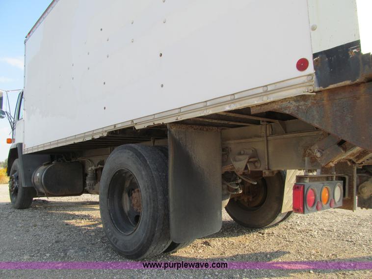 image for item E4997 1993 Ford CF8000 box truck