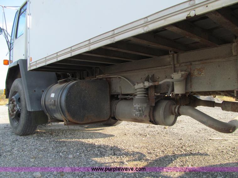 image for item E4997 1993 Ford CF8000 box truck