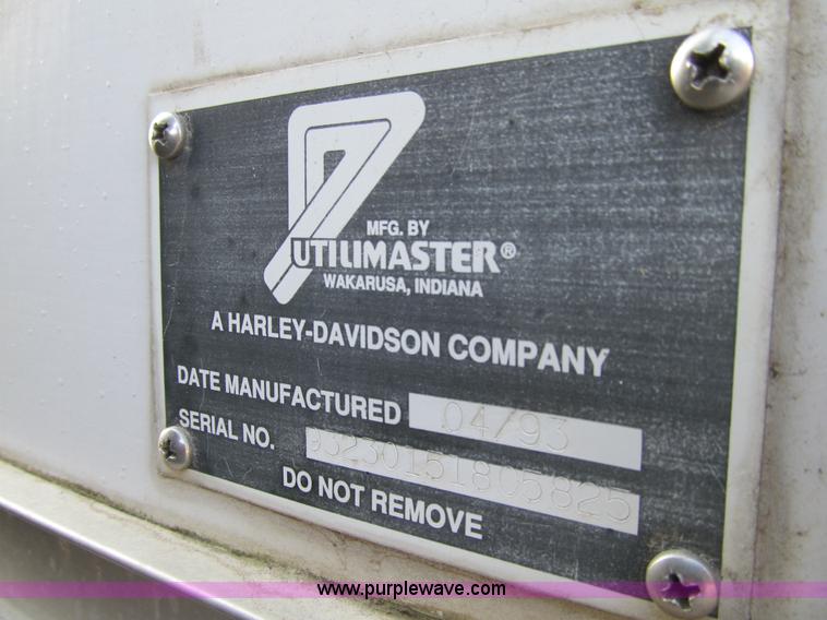 image for item E4997 1993 Ford CF8000 box truck