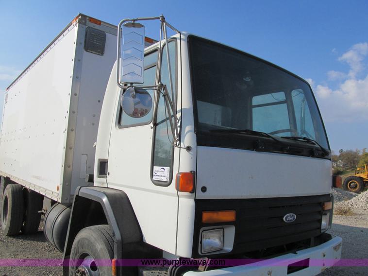 image for item E4997 1993 Ford CF8000 box truck