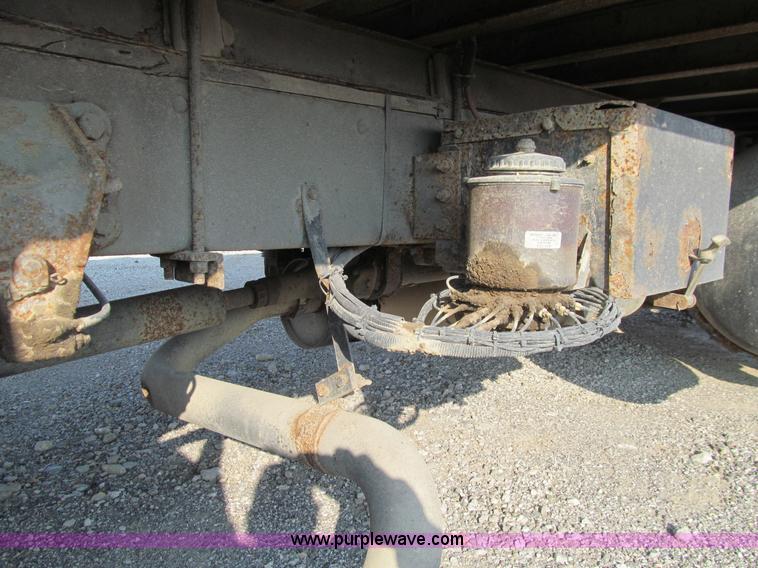 image for item E4997 1993 Ford CF8000 box truck