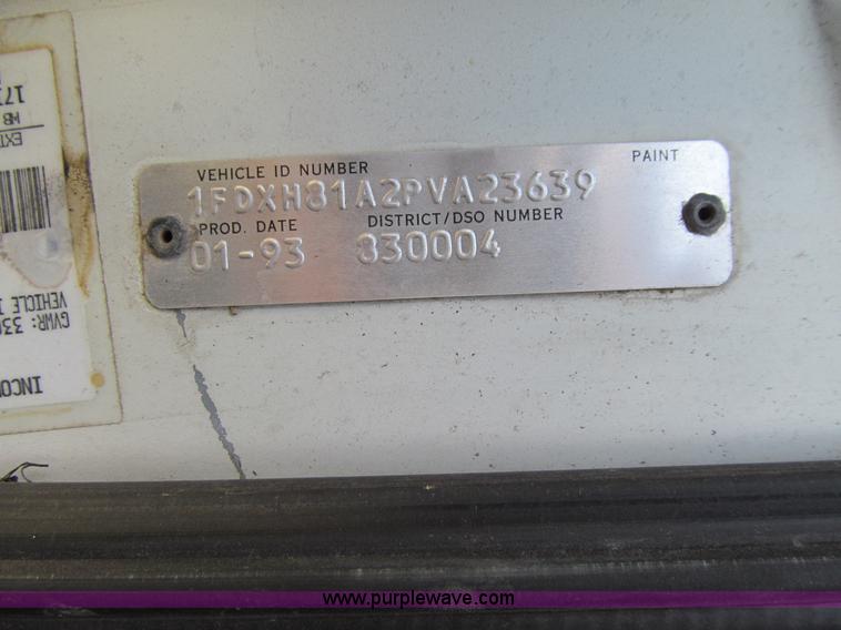 image for item E4997 1993 Ford CF8000 box truck