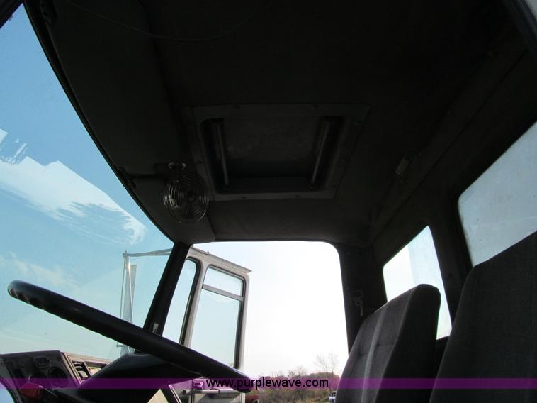 image for item E4997 1993 Ford CF8000 box truck