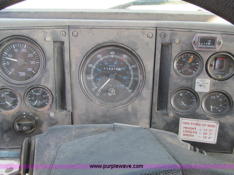 image for item E4997 1993 Ford CF8000 box truck