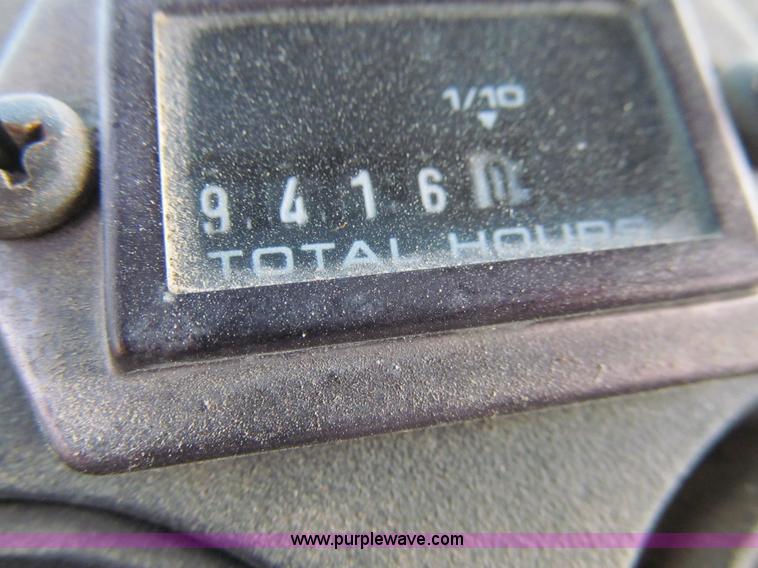 image for item E4997 1993 Ford CF8000 box truck