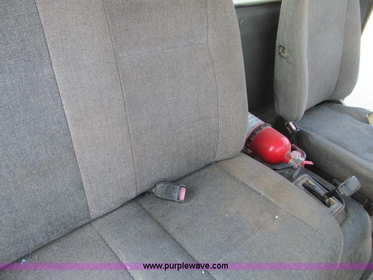 image for item E4997 1993 Ford CF8000 box truck