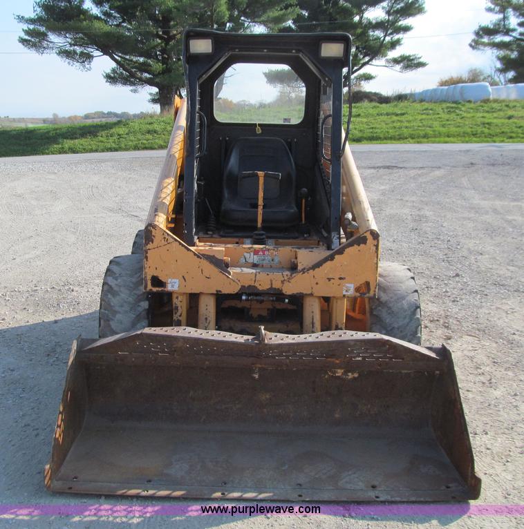 image for item E4999 2001 Mustang 2050 skid steer