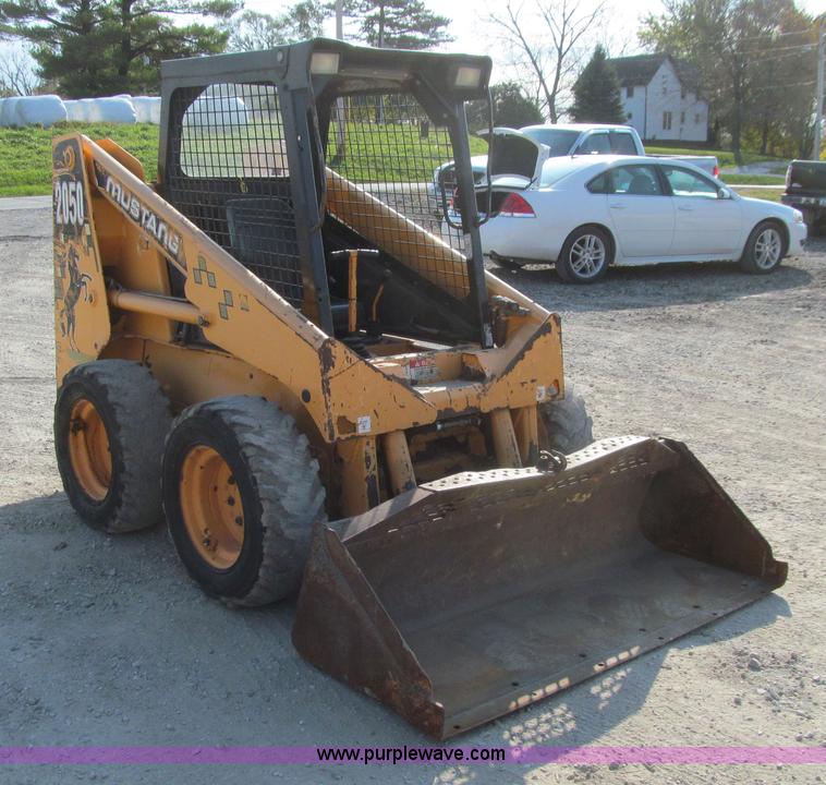 image for item E4999 2001 Mustang 2050 skid steer