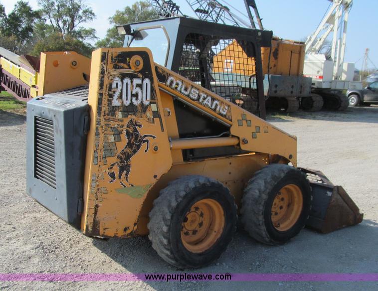 image for item E4999 2001 Mustang 2050 skid steer