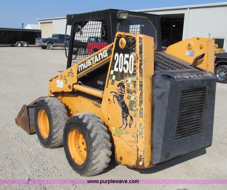 image for item E4999 2001 Mustang 2050 skid steer