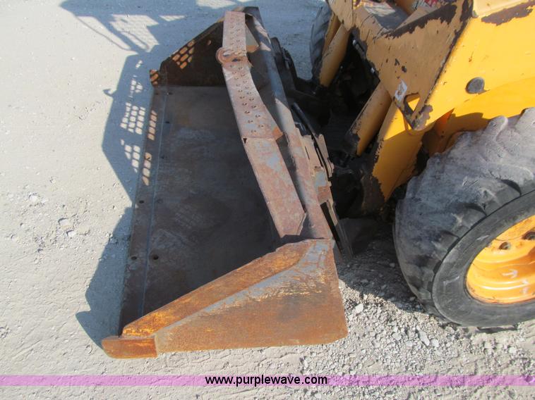 image for item E4999 2001 Mustang 2050 skid steer