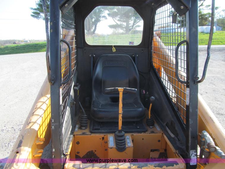 image for item E4999 2001 Mustang 2050 skid steer
