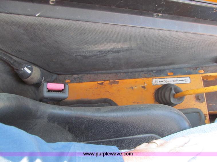 image for item E4999 2001 Mustang 2050 skid steer