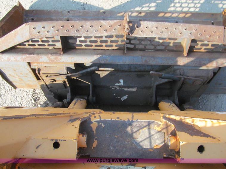 image for item E4999 2001 Mustang 2050 skid steer