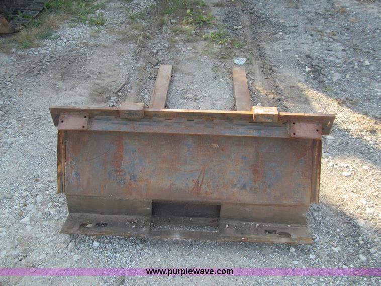 image for item E4999 2001 Mustang 2050 skid steer