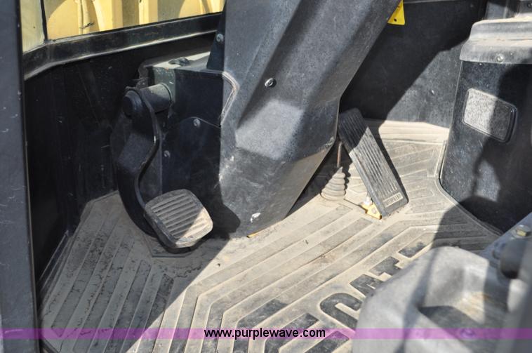 image for item F2100 2006 Caterpillar 904B compact wheel loader