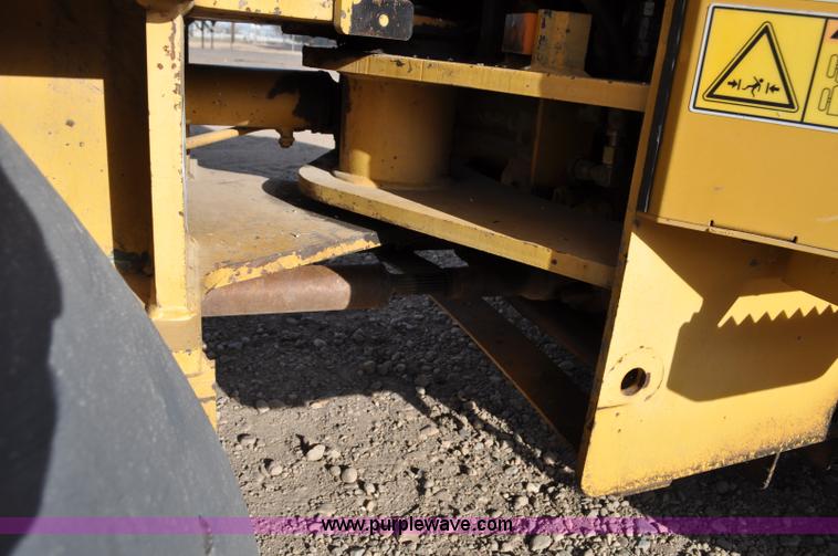 image for item F2100 2006 Caterpillar 904B compact wheel loader