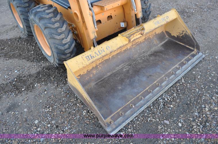 image for item F2106 2003 Case 70XT skid steer