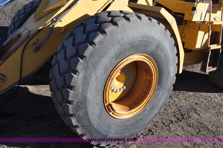 image for item F2107 2006 Caterpillar 930G integrated tool carrier