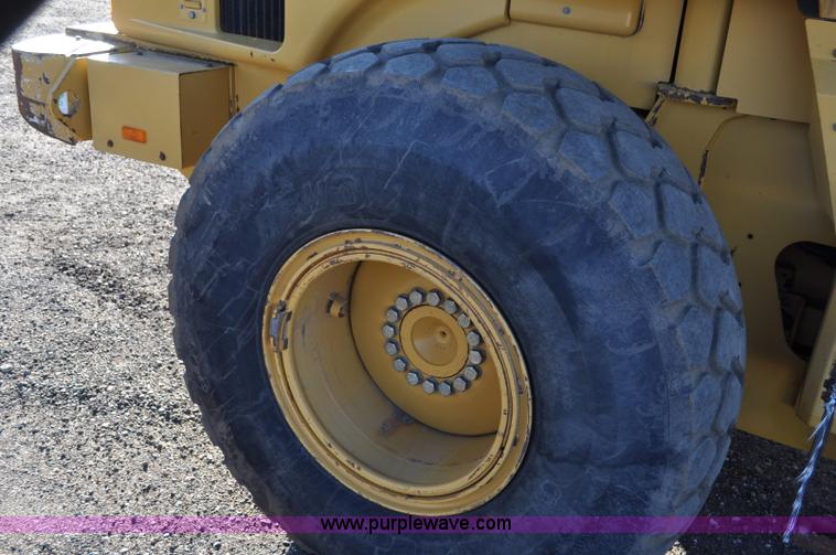 image for item F2107 2006 Caterpillar 930G integrated tool carrier