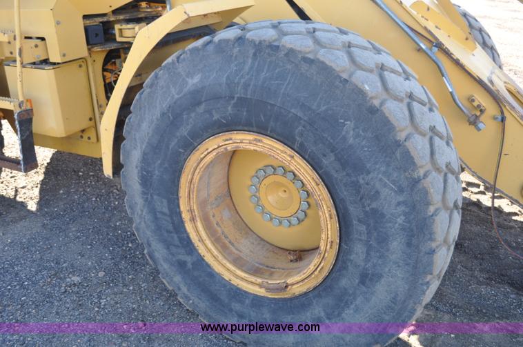 image for item F2107 2006 Caterpillar 930G integrated tool carrier