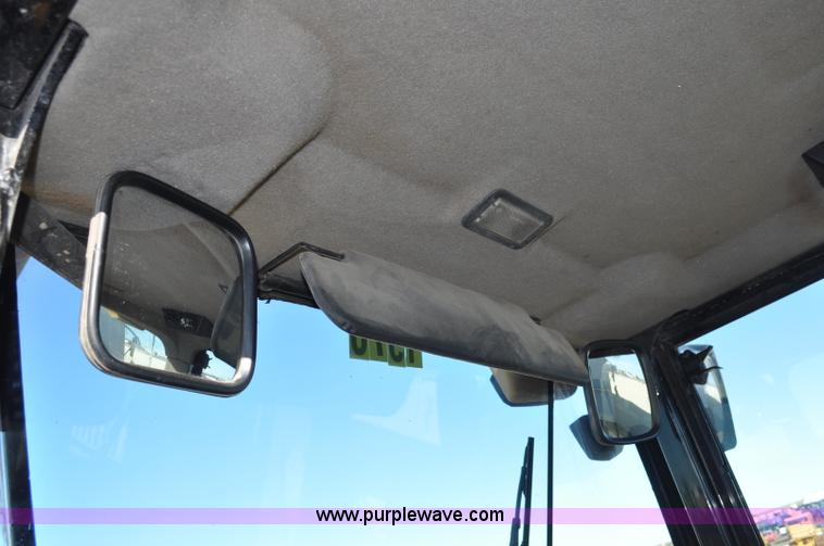 image for item F2107 2006 Caterpillar 930G integrated tool carrier