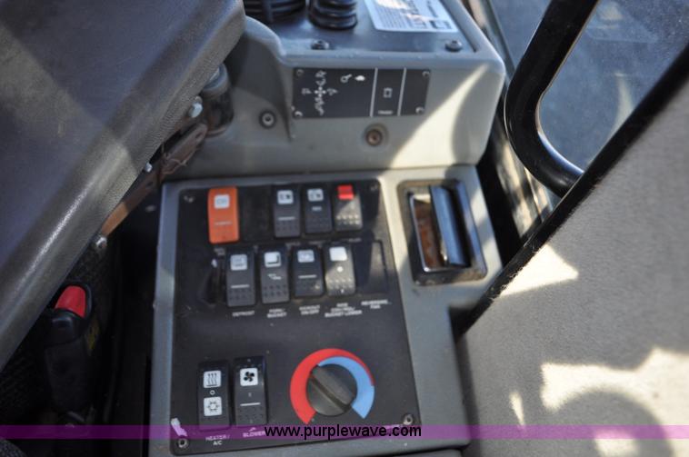 image for item F2107 2006 Caterpillar 930G integrated tool carrier