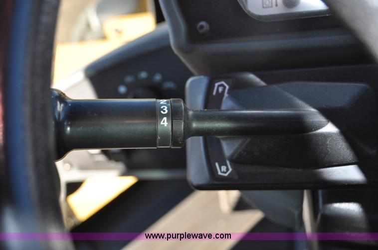 image for item F2107 2006 Caterpillar 930G integrated tool carrier