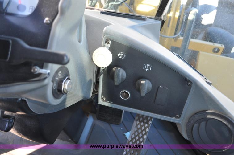 image for item F2107 2006 Caterpillar 930G integrated tool carrier