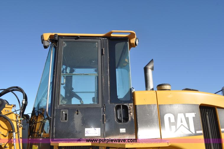 image for item F2107 2006 Caterpillar 930G integrated tool carrier