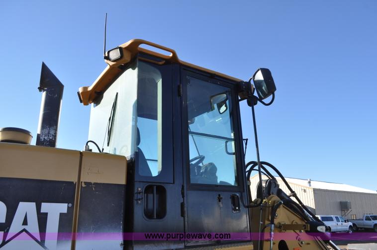 image for item F2107 2006 Caterpillar 930G integrated tool carrier