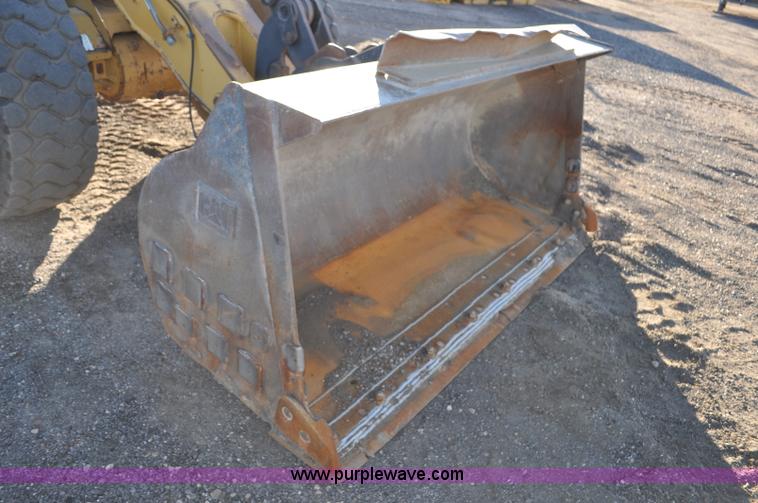 image for item F2107 2006 Caterpillar 930G integrated tool carrier