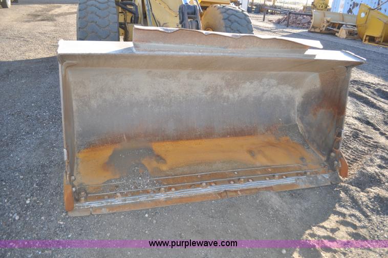 image for item F2107 2006 Caterpillar 930G integrated tool carrier