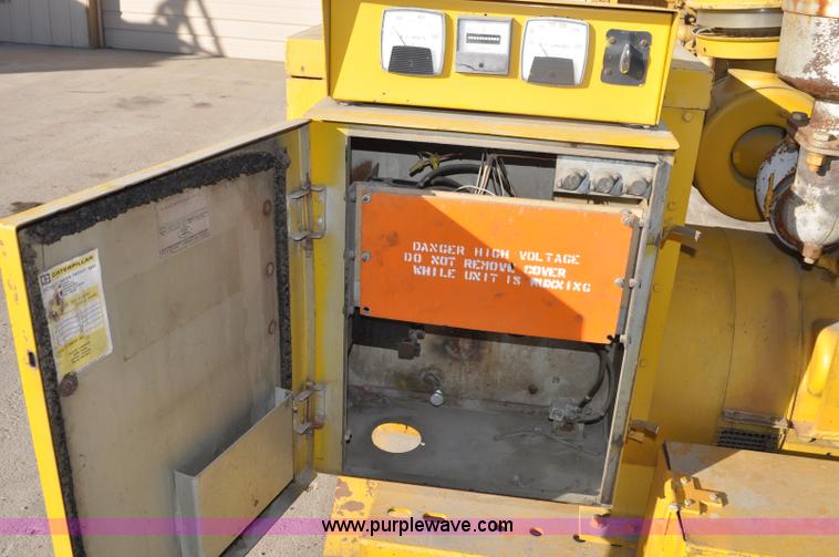 image for item F2110 Caterpillar generator