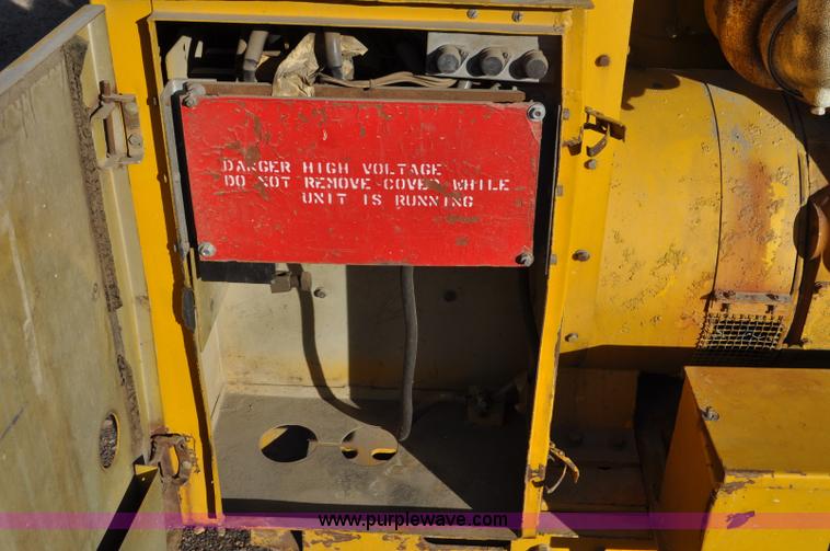 image for item F2111 Caterpillar SR4 generator
