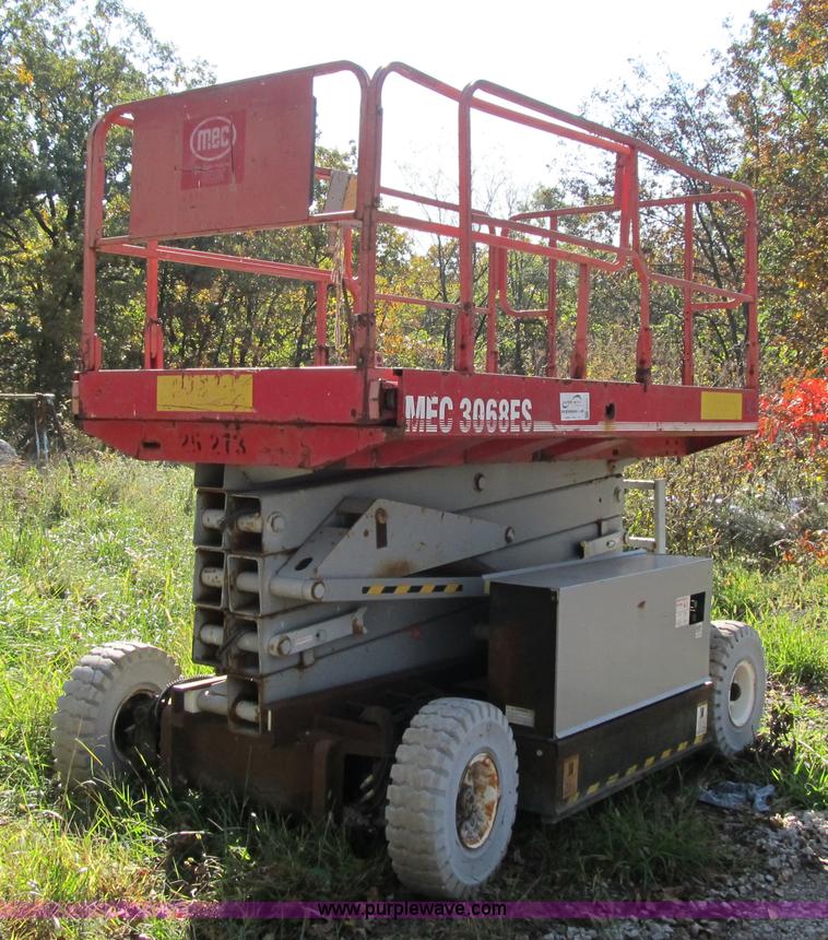 image for item G6507 1999 Mec 3068ES scissor lift