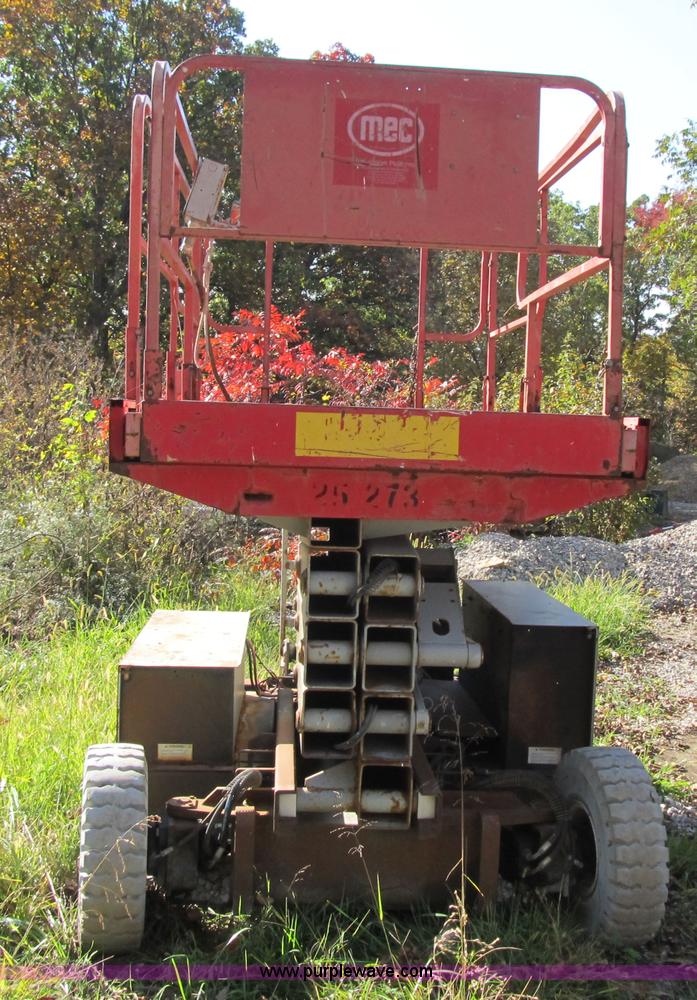 image for item G6507 1999 Mec 3068ES scissor lift