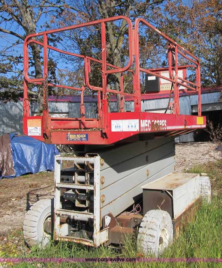 image for item G6507 1999 Mec 3068ES scissor lift