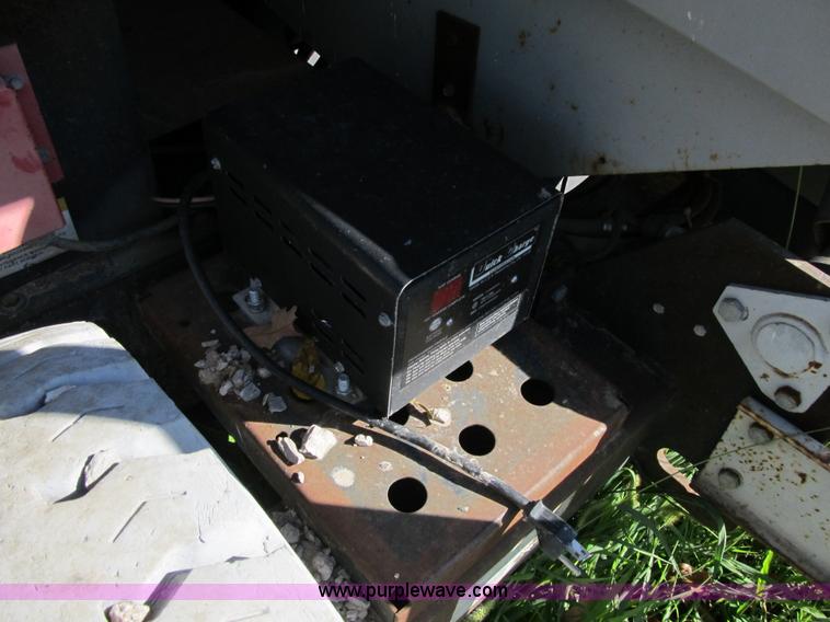 image for item G6507 1999 Mec 3068ES scissor lift