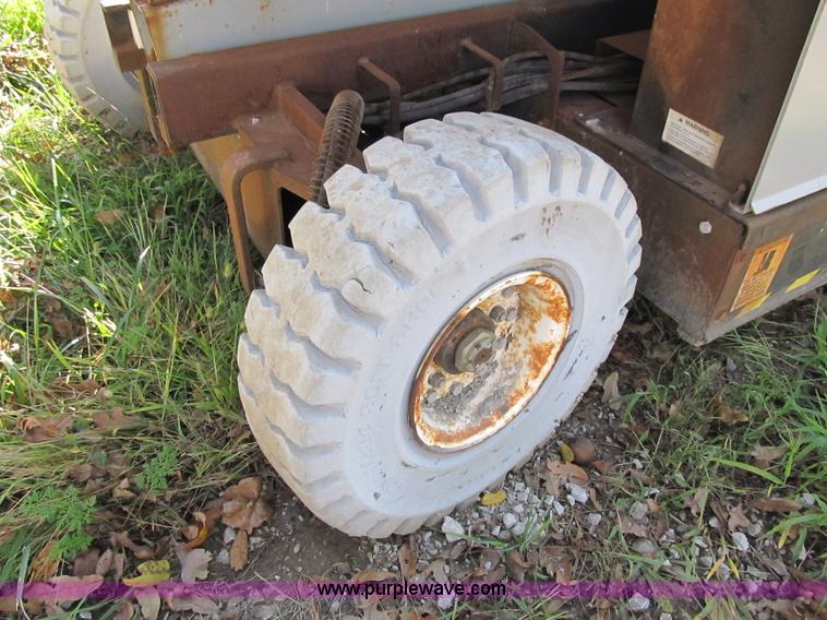 image for item G6507 1999 Mec 3068ES scissor lift