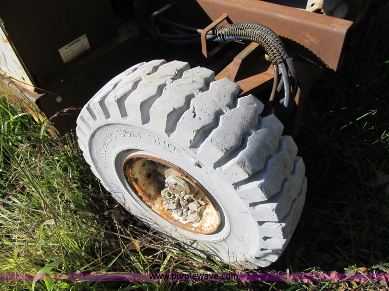 image for item G6507 1999 Mec 3068ES scissor lift