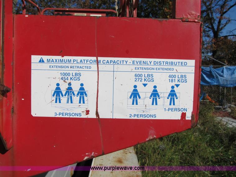 image for item G6507 1999 Mec 3068ES scissor lift