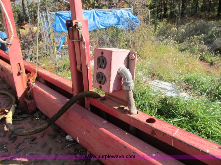 image for item G6507 1999 Mec 3068ES scissor lift