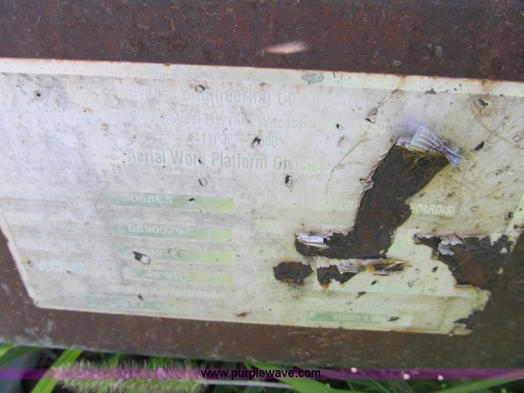 image for item G6507 1999 Mec 3068ES scissor lift