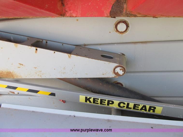 image for item G6507 1999 Mec 3068ES scissor lift