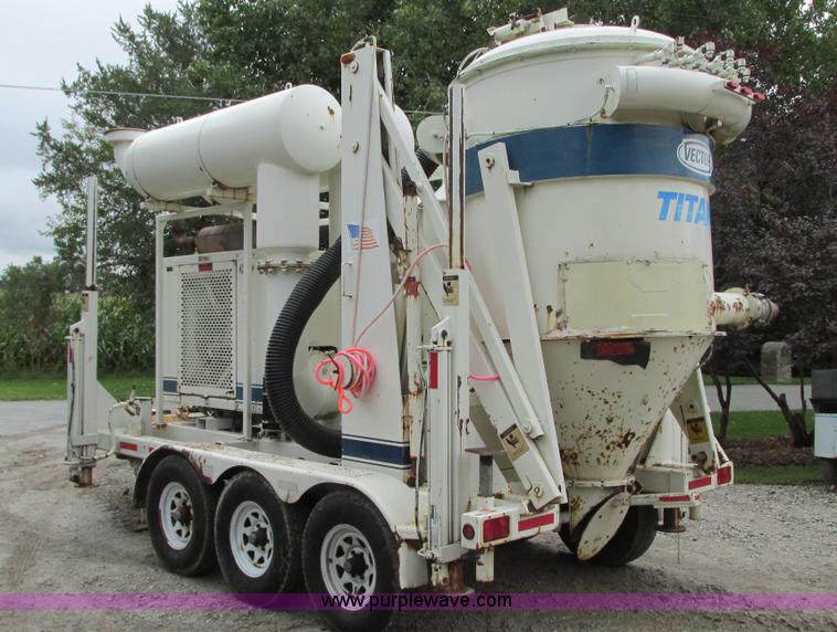 image for item G9092 1999 Vector 07019 vacuum trailer