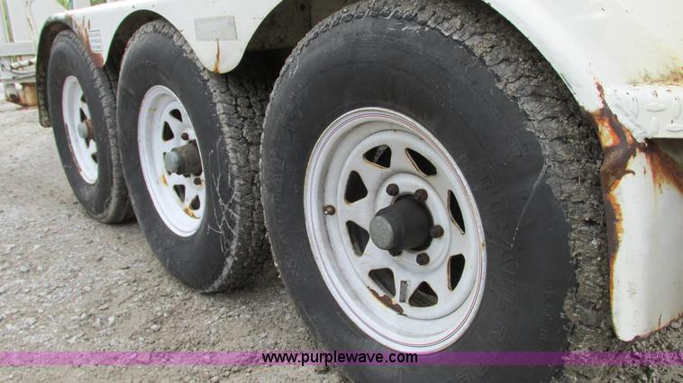 image for item G9092 1999 Vector 07019 vacuum trailer