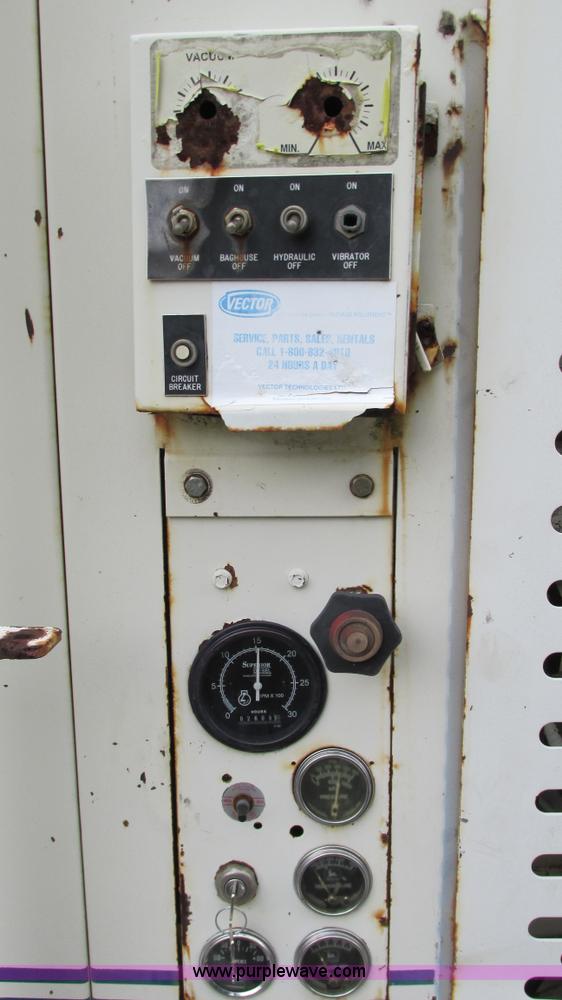 image for item G9092 1999 Vector 07019 vacuum trailer